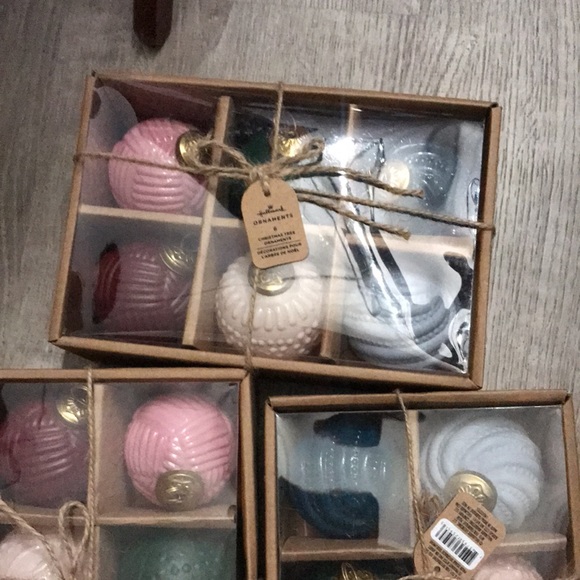 Hallmark Asst Colors Glass Christmas Ball Ornaments Set of 6 ~ New in Box - Picture 6 of 6